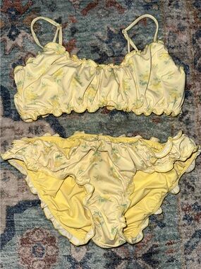 Frankie’s Bikinis x Gigi Hadid yellow set!